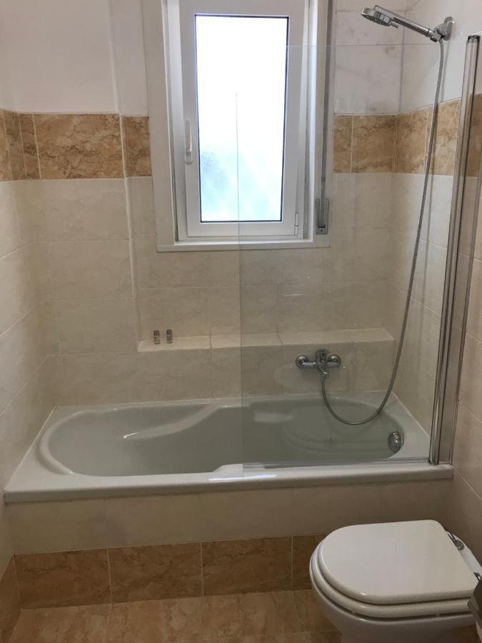 B&B Parco 2 Giugno Μπάρι Εξωτερικό φωτογραφία
