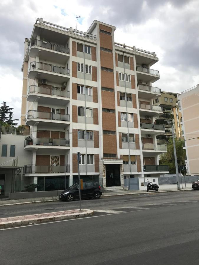 B&B Parco 2 Giugno Μπάρι Εξωτερικό φωτογραφία