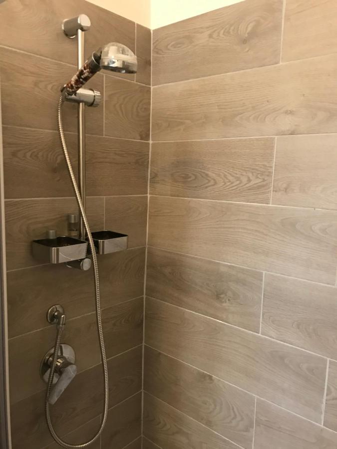 B&B Parco 2 Giugno Μπάρι Εξωτερικό φωτογραφία