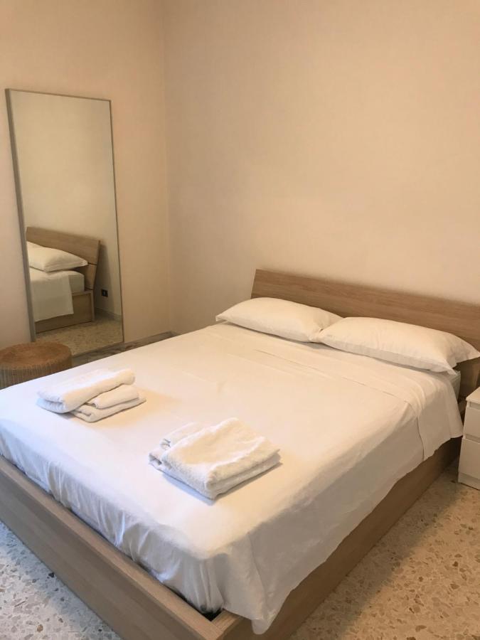 B&B Parco 2 Giugno Μπάρι Εξωτερικό φωτογραφία