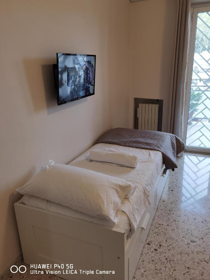 B&B Parco 2 Giugno Μπάρι Εξωτερικό φωτογραφία